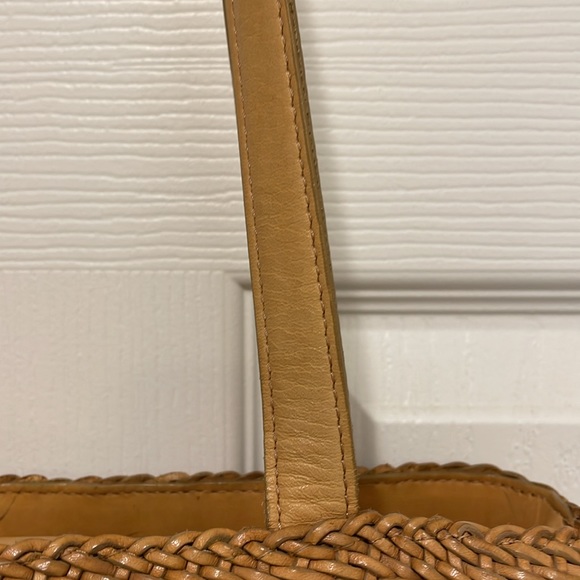 Fossil brown leather handbag basket weave design used condition, big - Picture 4 of 11